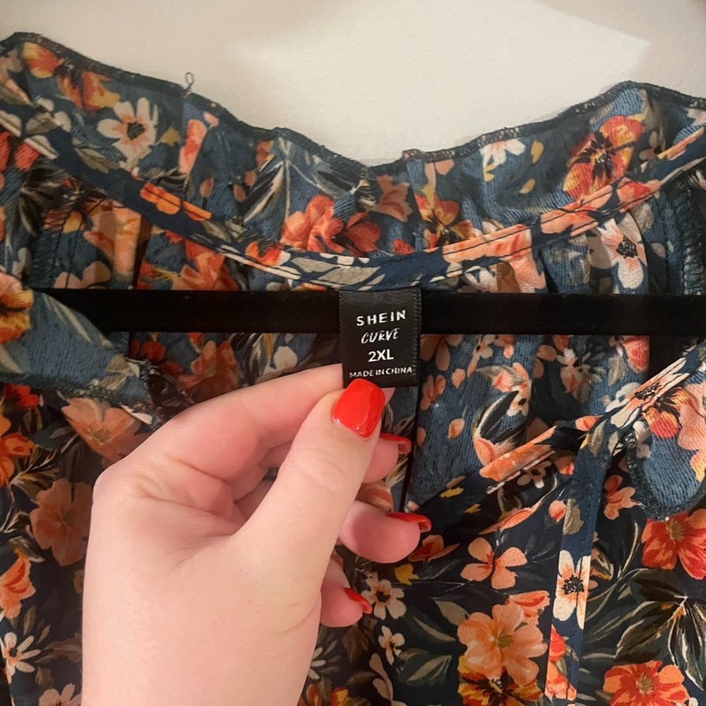 Floral Top - Picture 6 of 7